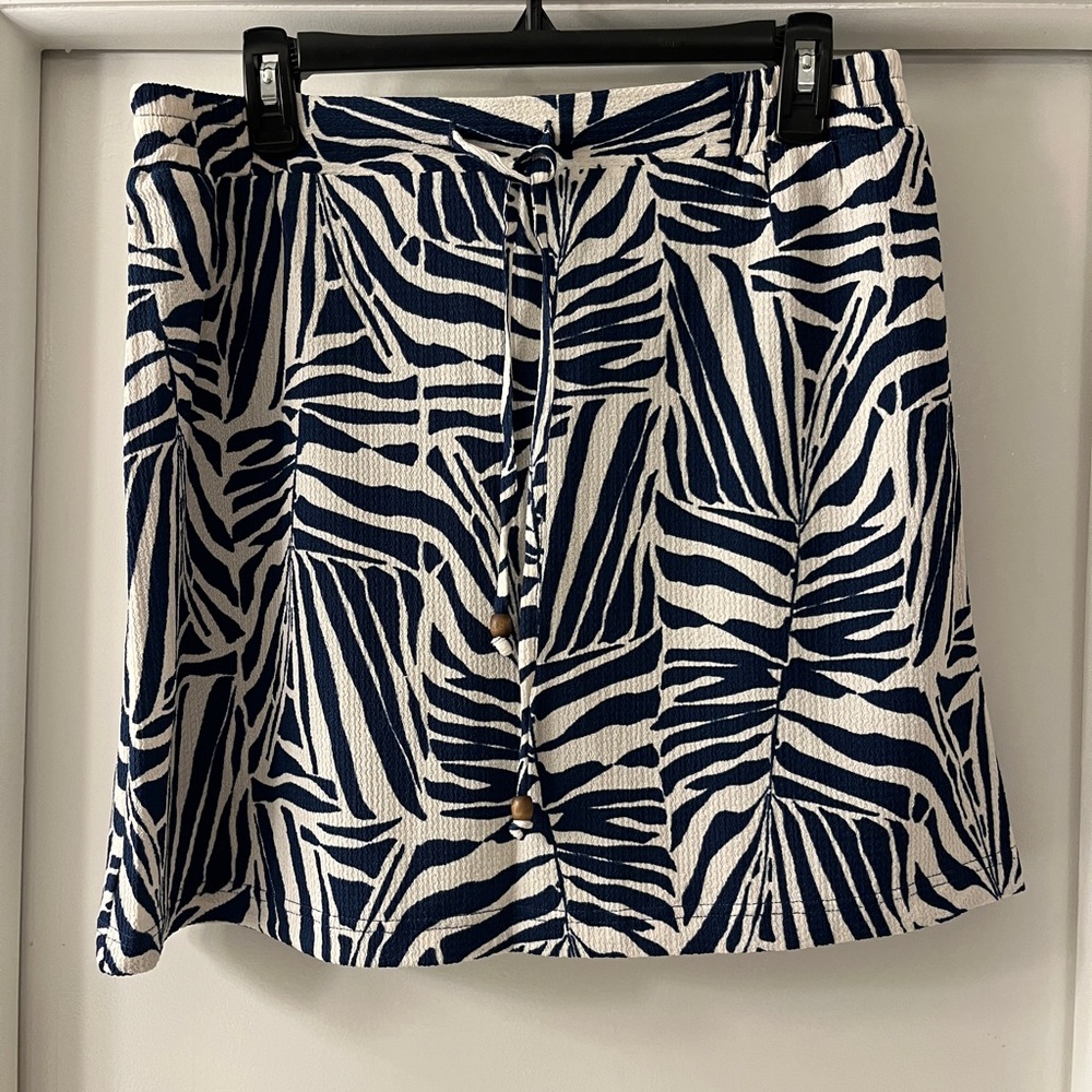 Navy and White Printed Skort